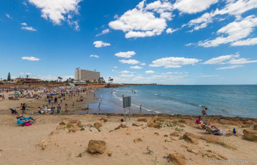 Costa Blanca beaches retain Blue Flag awards
