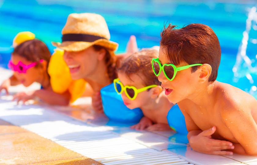 Cómo limpiar y mantener tu piscina privada en España