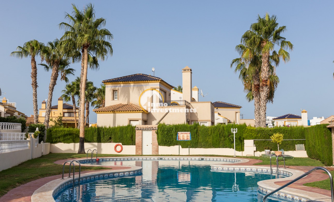 Haus am Pool in Playa Flamenca, Montilla