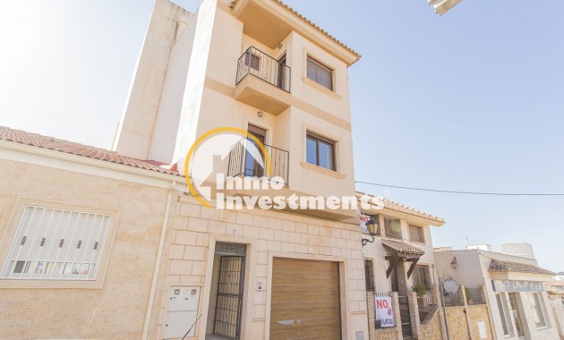 Chalet adosado - Reventa - San Miguel de Salinas - 25016