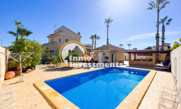 Chalet independiente - Reventa - Ciudad Quesada - 10799