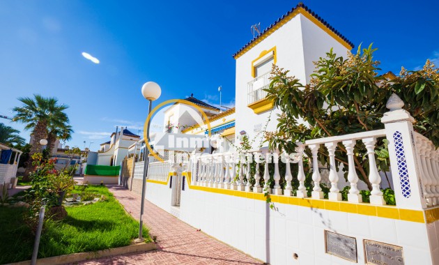 Quad House - Till salu - Los Altos - 7020