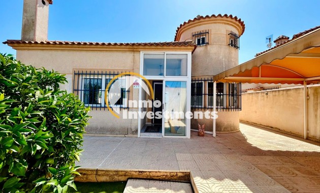 Villa - Resale - Torrevieja - La Siesta - El Salado - Torreta