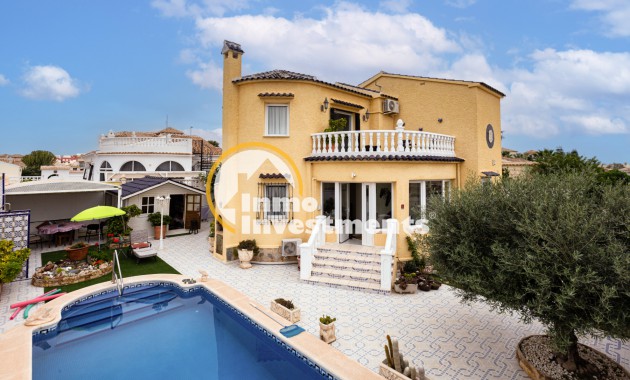 Villa - Resale - Villamartin - 9913