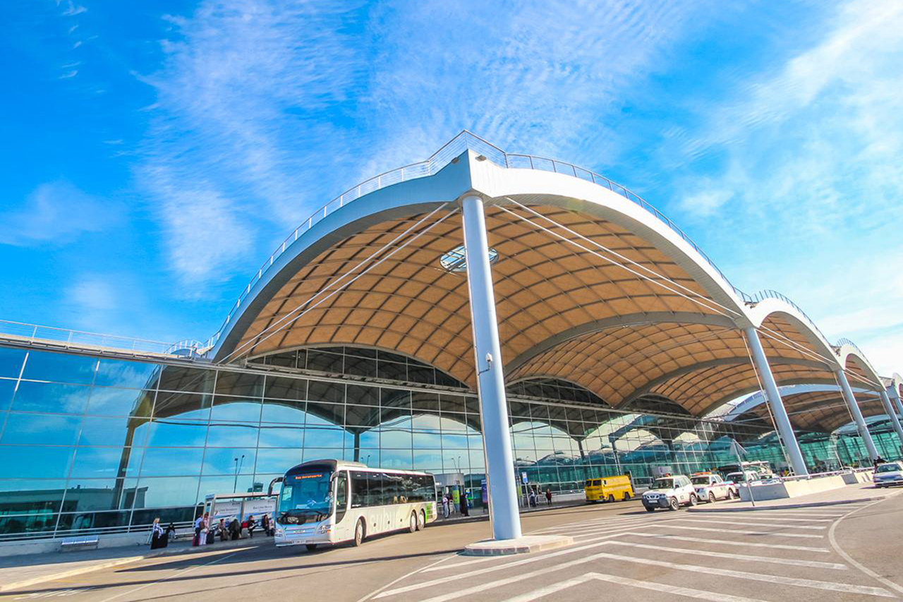 Die regionalen Flughafenregister der Costa Blanca verzeichnen einen Anstieg der Passagierzahlen