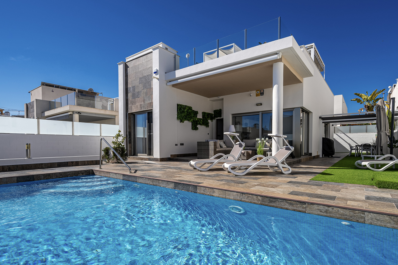 Falling property stock buoys Costa Blanca house prices