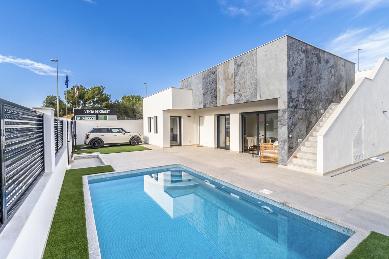 How to clean and maintain your private pool in Spain