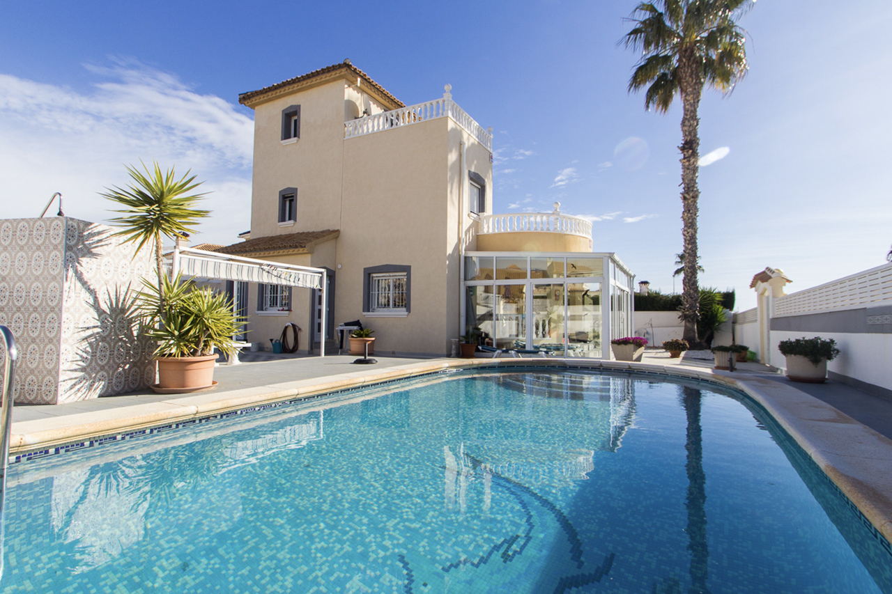 How to clean and maintain your private pool in Spain