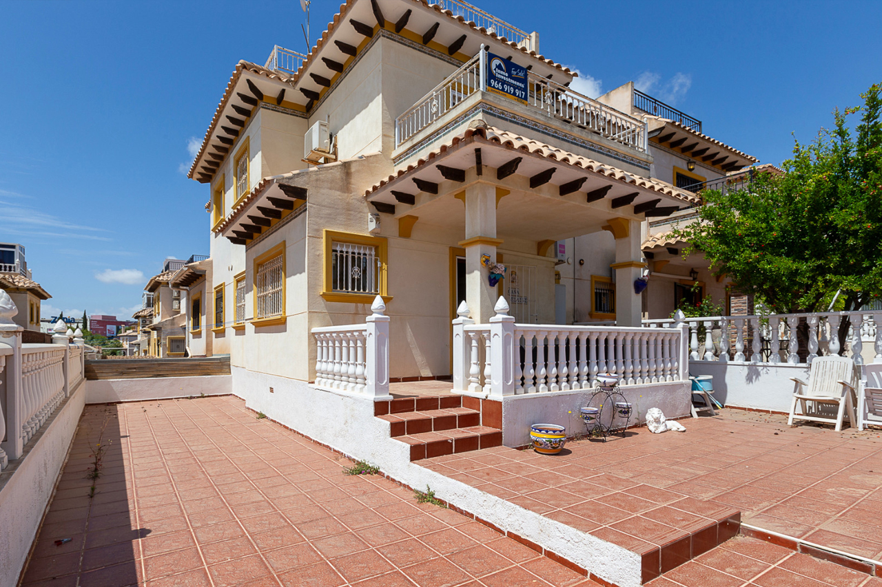 What is a quad villa or quad house in Spain