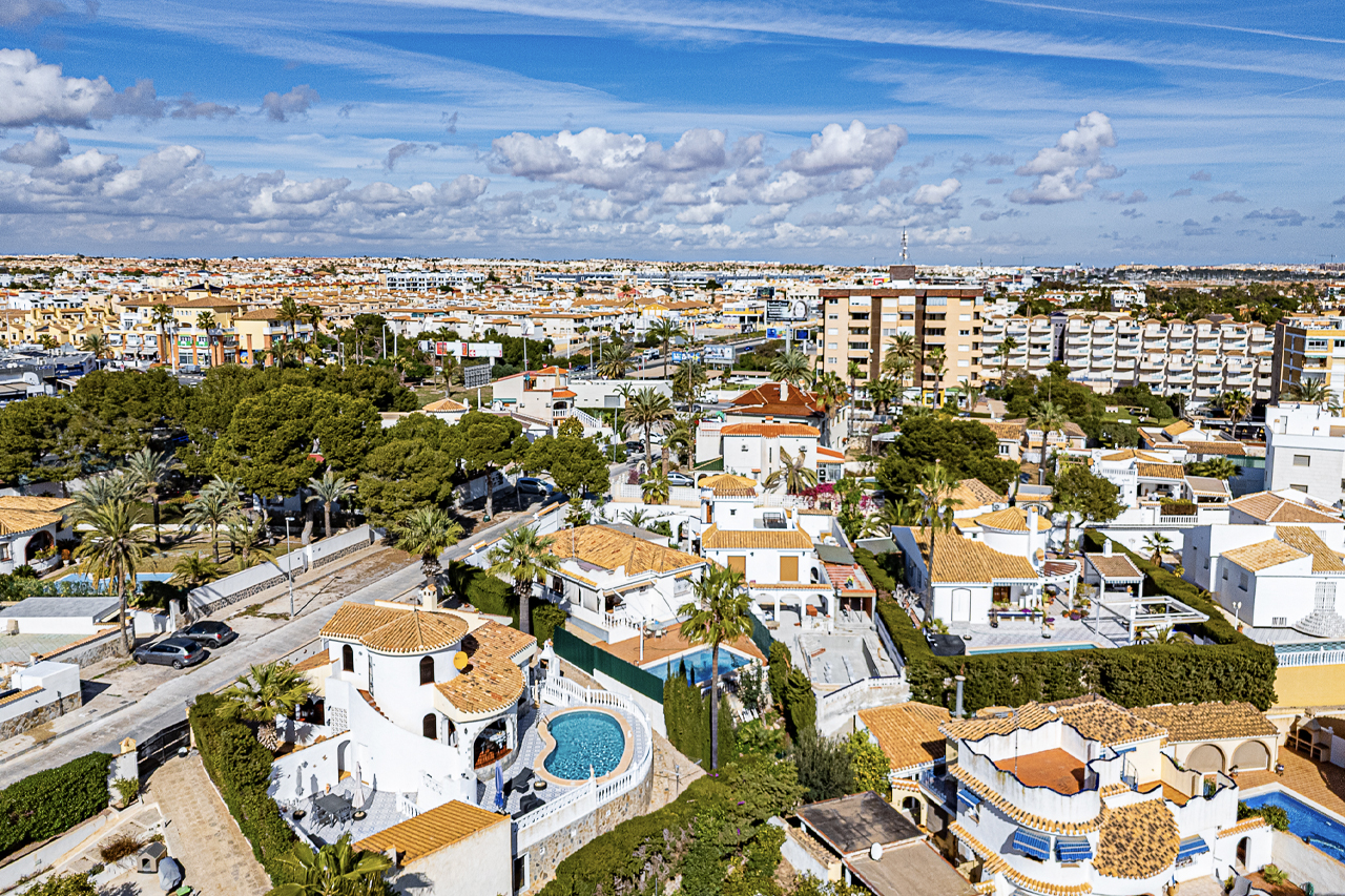 Waste collection charge increases in Orihuela Costa