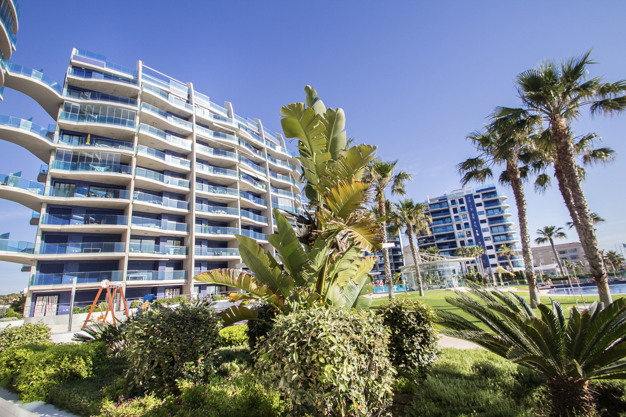 Which international buyers purchase the most properties in Spain?