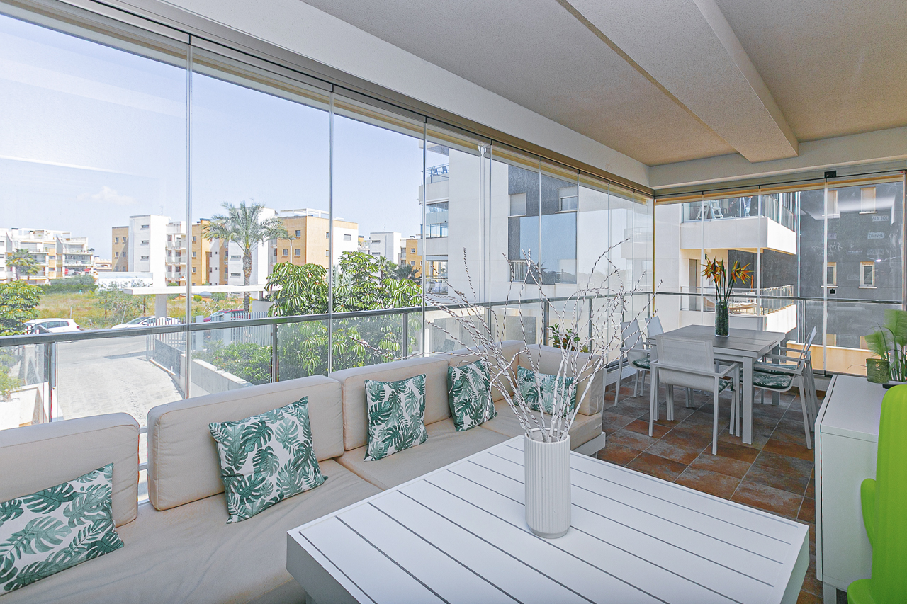 Residencial Green Hills in Los Dolses, the complete community guide