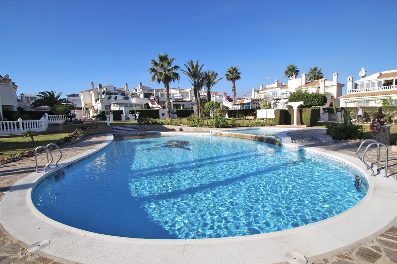 The complete property buyers guide for the Residential Miraflores community in Orihuela Costa