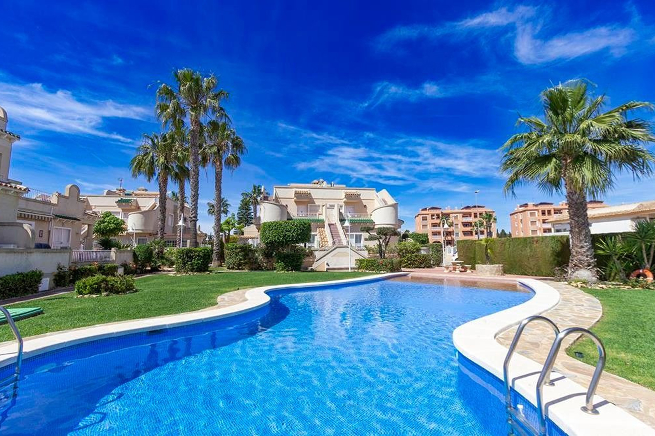 The complete property buyers guide for the Residential Miraflores community in Orihuela Costa