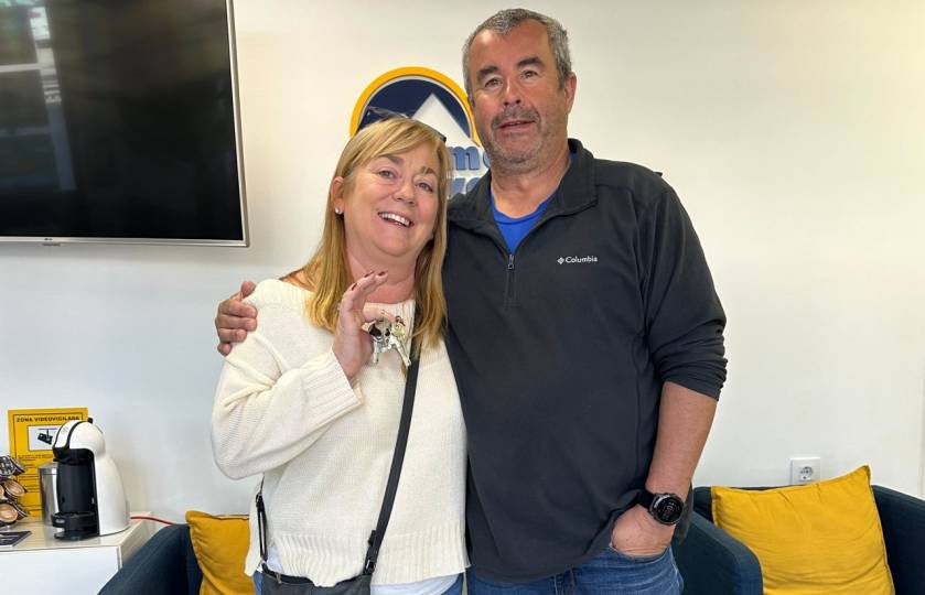 Caroline and Edward buy a villa in Villamartin