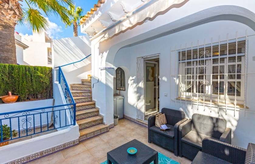 Helping Yasmina find her perfect home in Villamartin