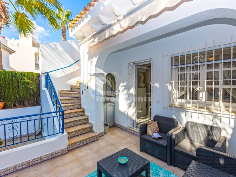 Helping Yasmina find her perfect home in Villamartin