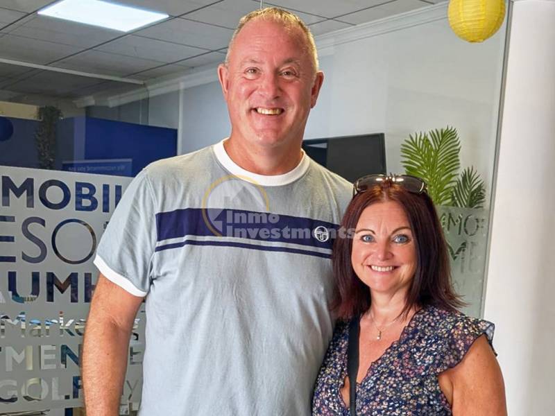 Simon and Clare sell their penthouse in Villamartín