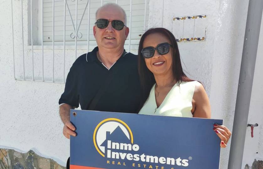 Martha and Francis find the perfect villa in La Marina