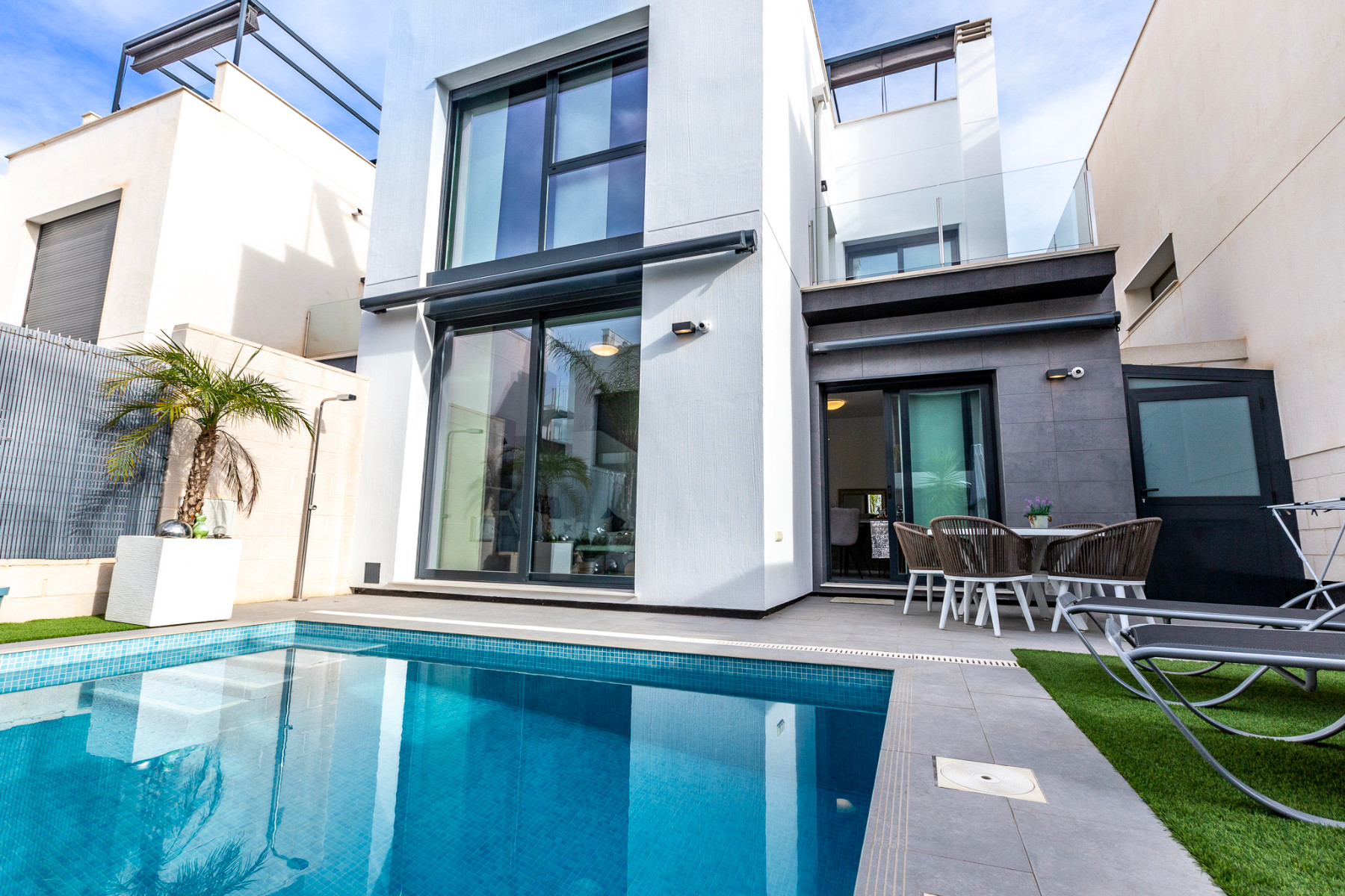 Villa in Villamartin - view 1