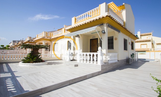 Eine Immobilie zu verkaufen finden in Playa Flamenca, Costa Blanca, Spanien