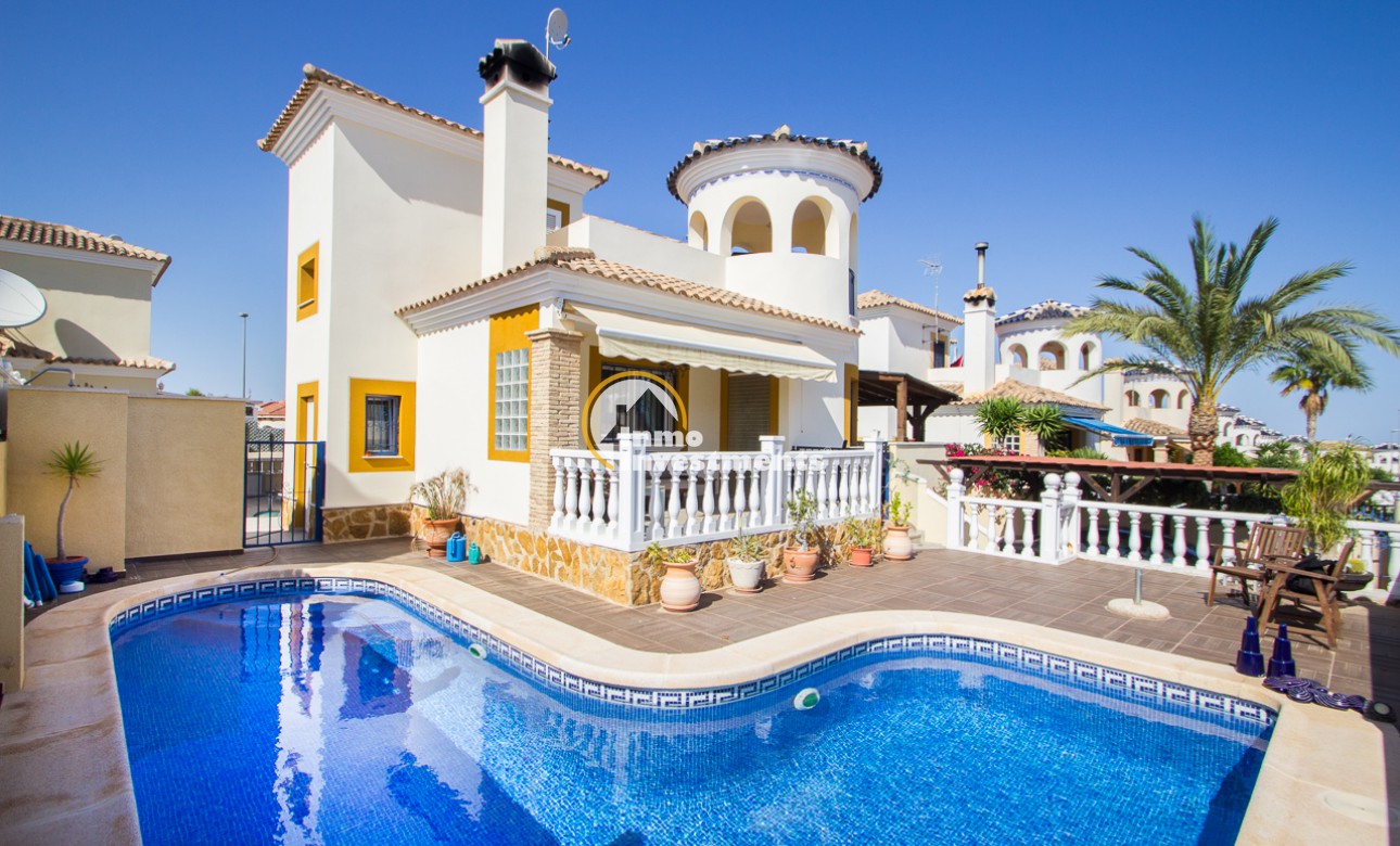 Buy a villa in Pinar de Campoverde, Costa Blanca, Spain