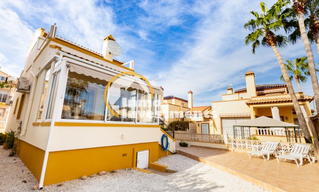 Resale - Villa - Playa Flamenca - Montilla