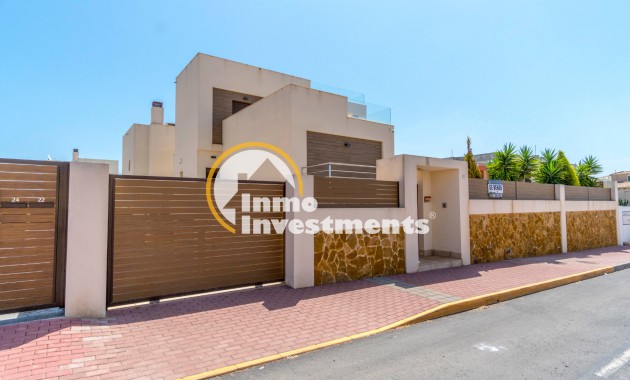 Resale - Villa - Torrevieja - Aguas Nuevas