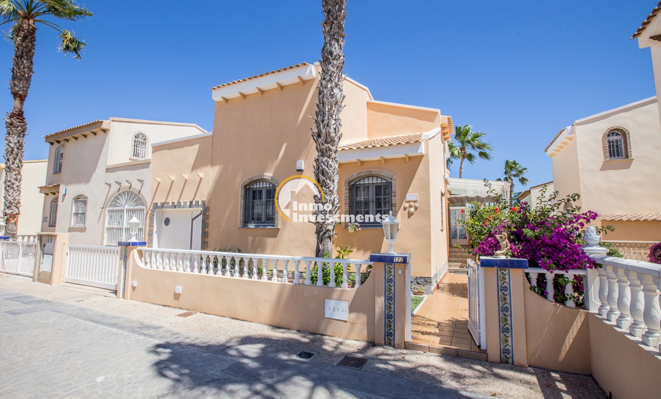 Detached villa for sale in Montilla, Playa Flamenca, Spain