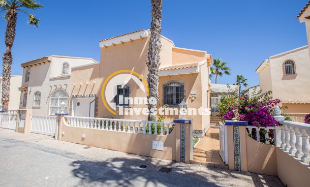 Villa till salu i Montilla, Playa Flamenca, Orihuela Costa, Spanien