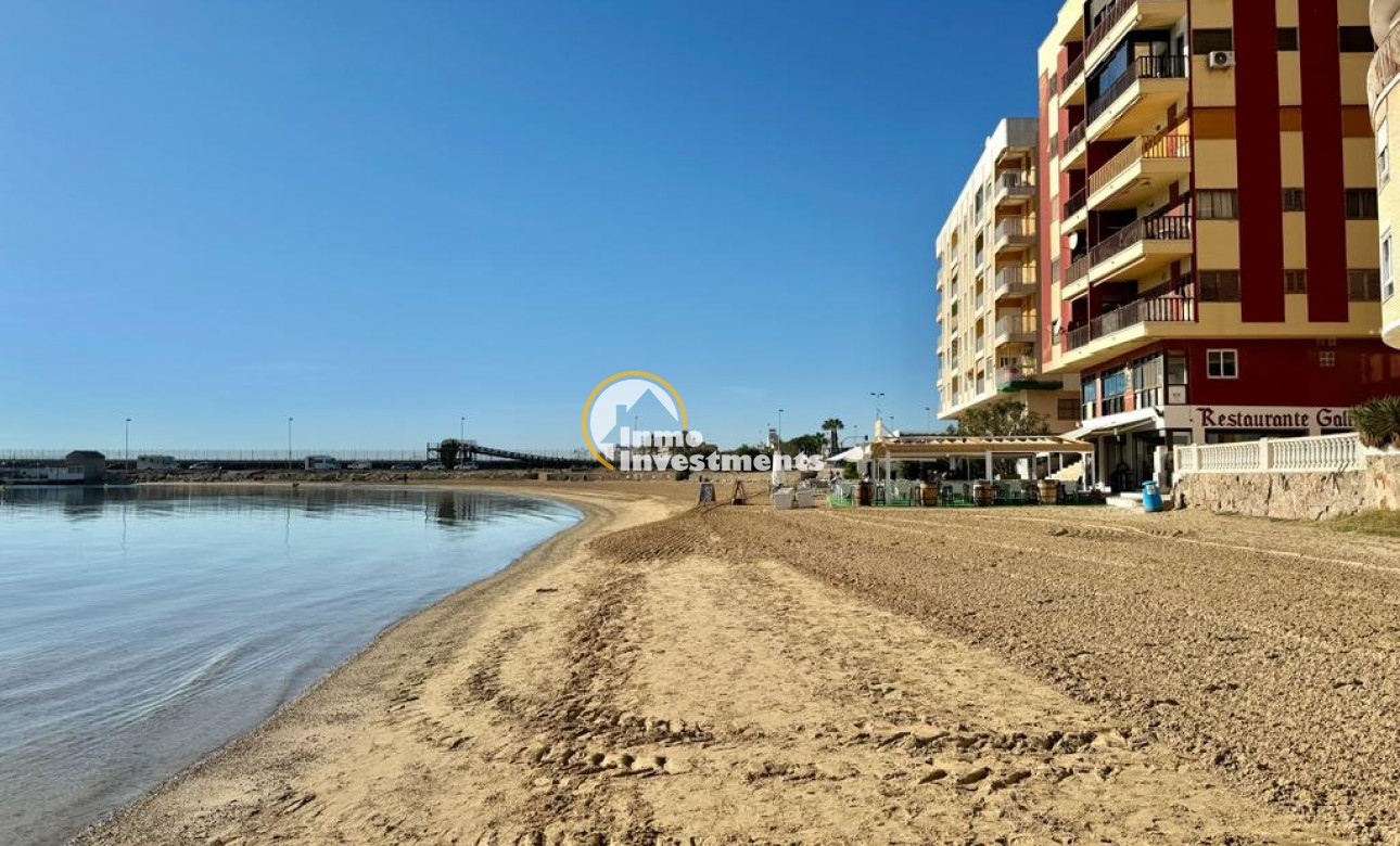 Resale - Apartment - Torrevieja - Playa Acequion