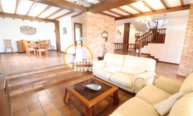 Resale - Villa - Mil Palmeras - Riomar