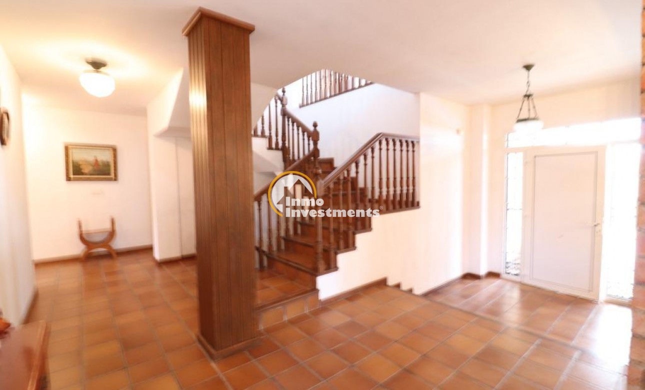 Resale - Villa - Mil Palmeras - Riomar