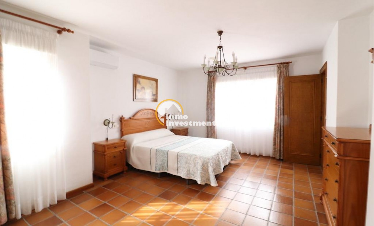 Resale - Villa - Mil Palmeras - Riomar