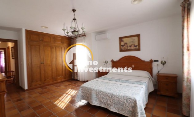 Resale - Villa - Mil Palmeras - Riomar