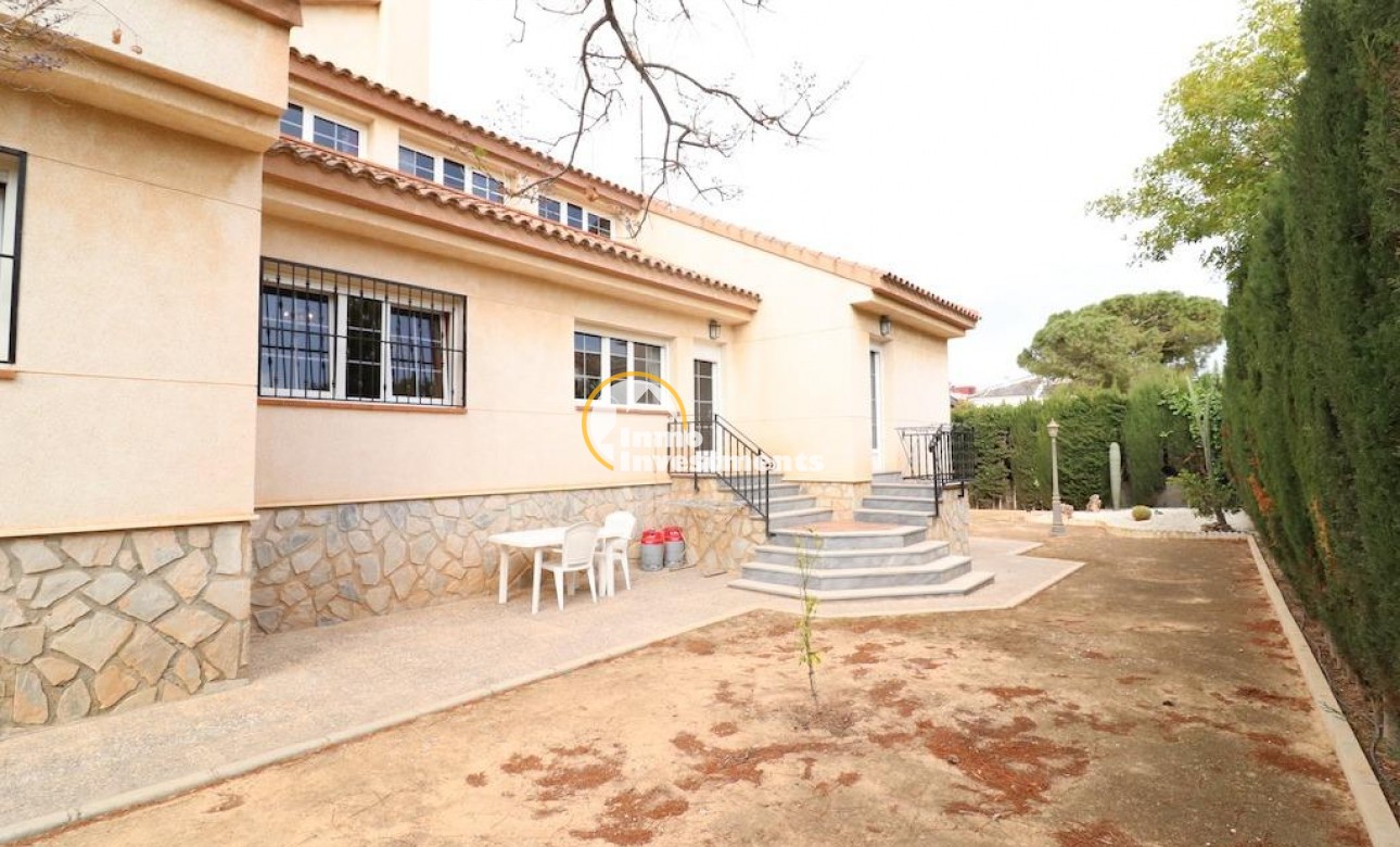 Resale - Villa - Mil Palmeras - Riomar