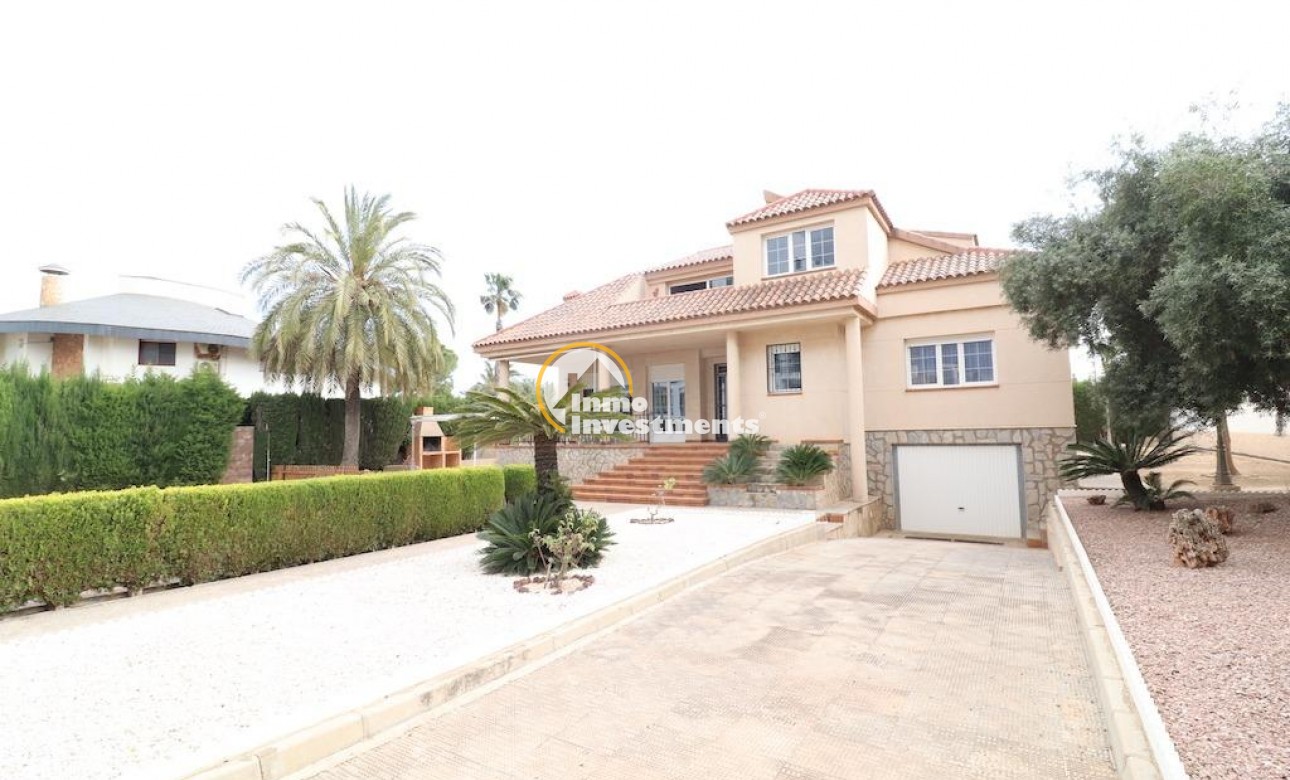 Resale - Villa - Mil Palmeras - Riomar