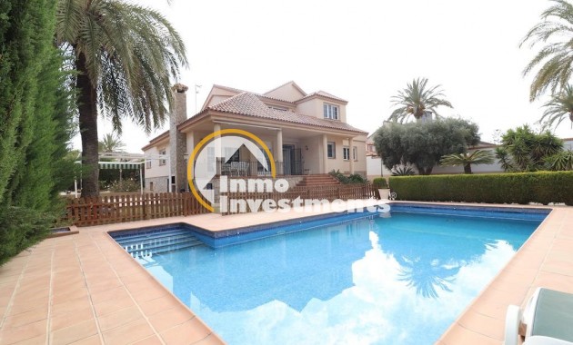 Resale - Villa - Mil Palmeras - Riomar