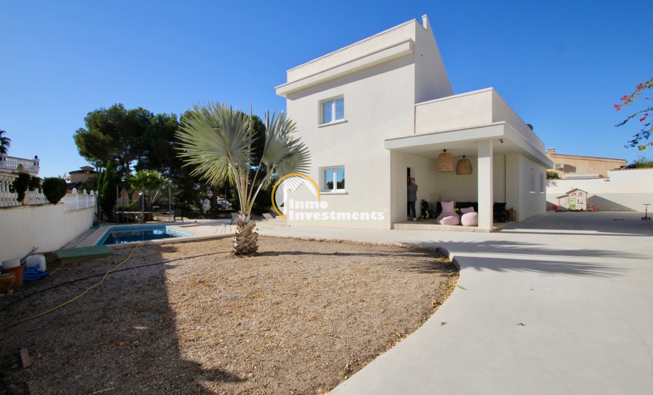 Resale - Villa - Quesada