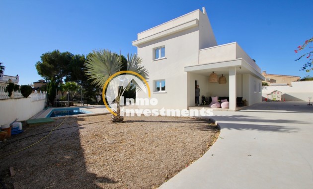 Resale - Villa - Quesada