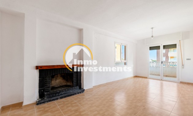 Resale - Apartment - Punta Prima - Beachside