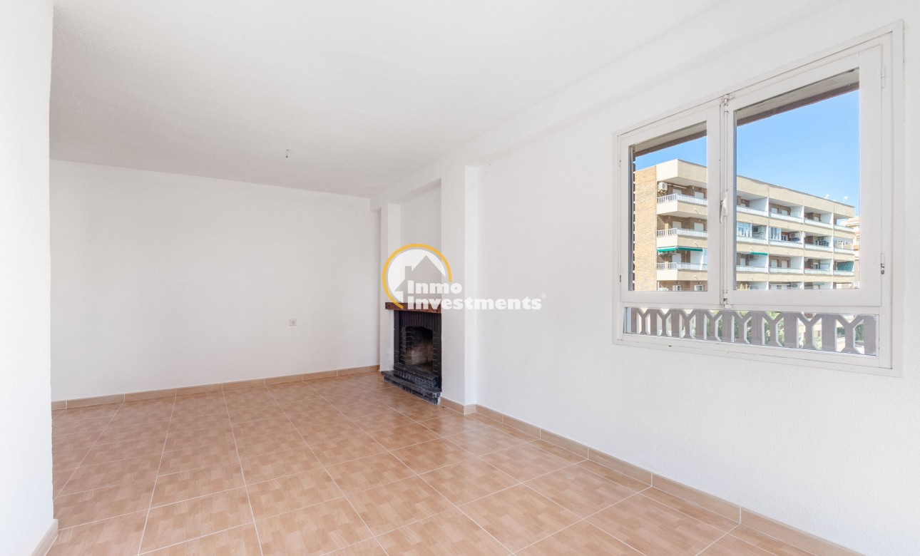 Resale - Apartment - Punta Prima - Beachside