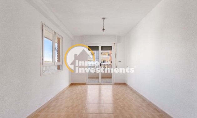 Resale - Apartment - Punta Prima - Beachside