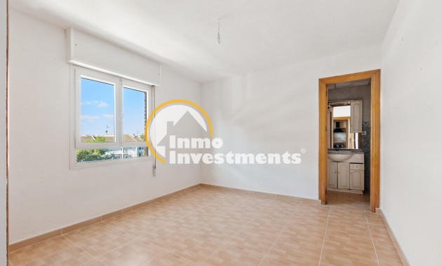 Resale - Apartment - Punta Prima - Beachside