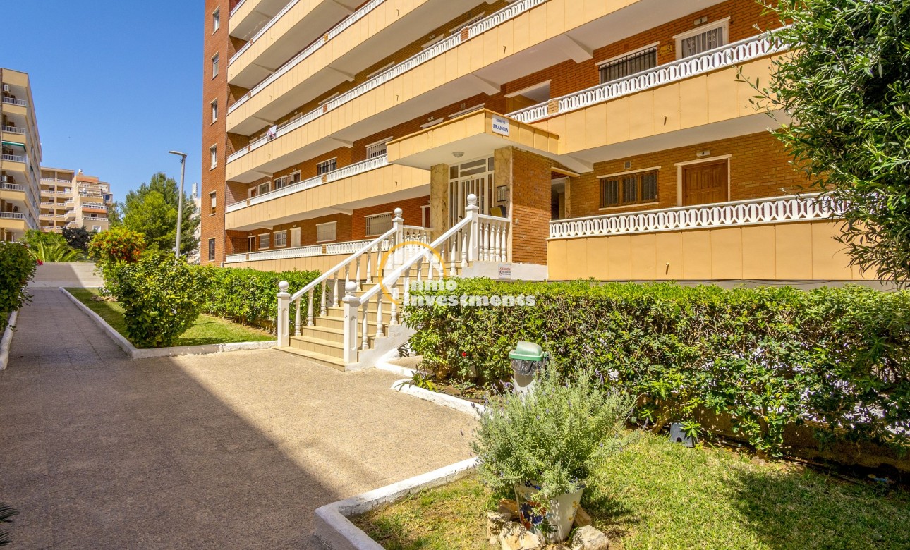 Resale - Apartment - Punta Prima - Beachside