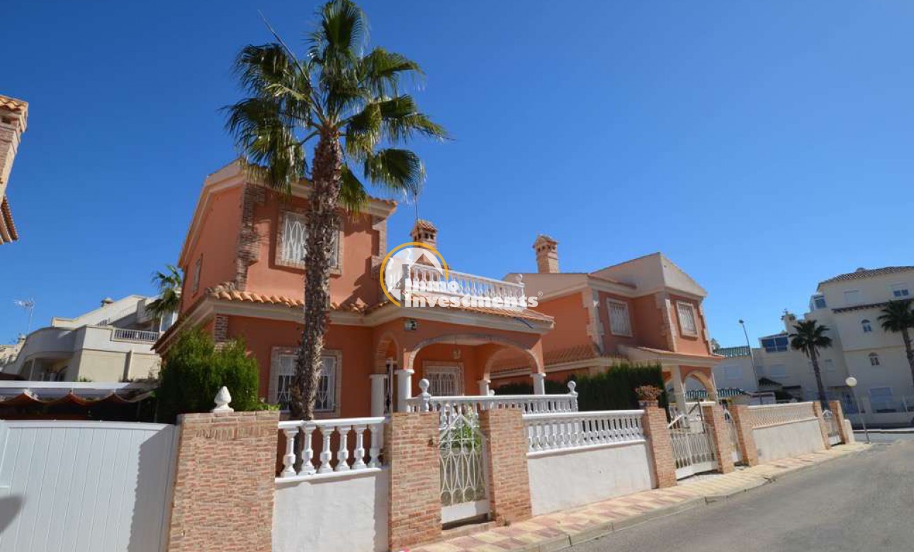 Villa till salu i Playa Flamenca, Costa Blanca, Spanien