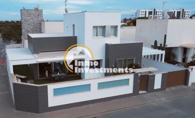 Reventa - Chalet independiente - Mil Palmeras - Playa