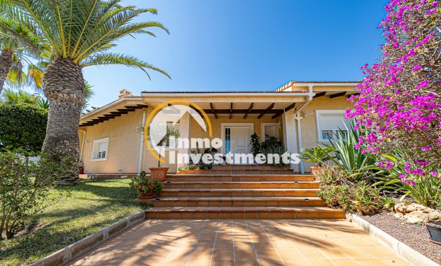 Resale - Villa - Cabo Roig - Beachside