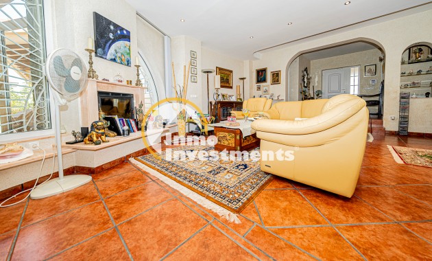 Resale - Villa - Cabo Roig - Beachside