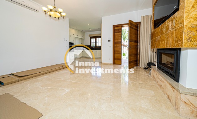 Resale - Villa - Cabo Roig - Beachside